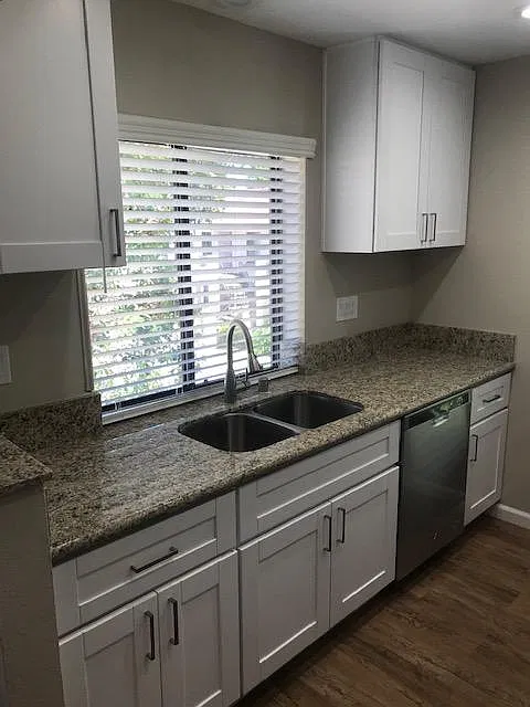 2 bed, 866 sqft, $2,725 — Photo 3