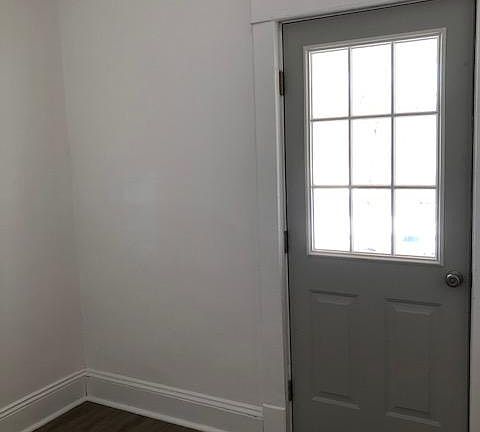 3rd image of 1295 Parkwood Blvd