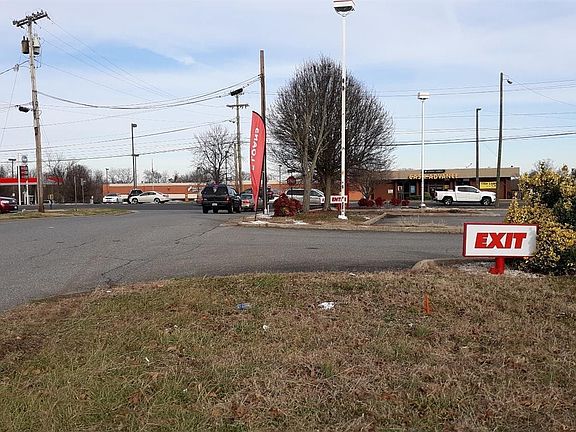 5th image of 5504 White Oak Dr