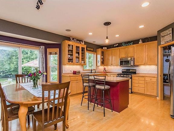 3rd image of 2485 Sandstone Dr