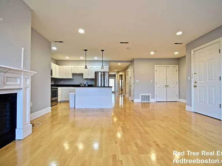 1306 Columbia Rd #3 — Photo 2