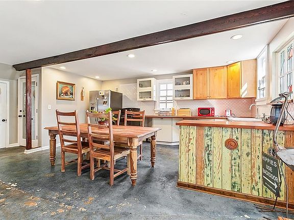 5th image of 5620 Burgundy St