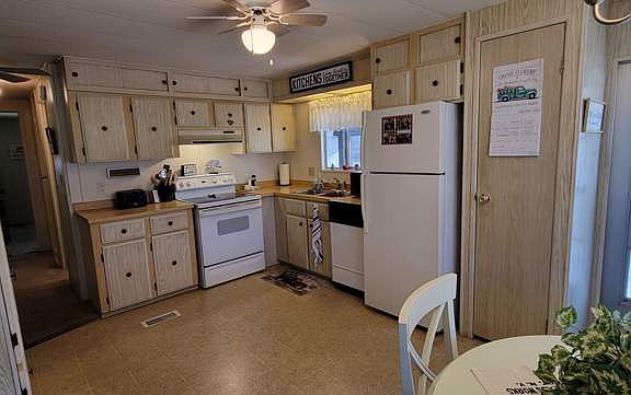 3rd image of 1208 Lee St #124