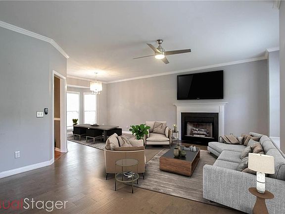 2nd image of 3889 Landmark Dr