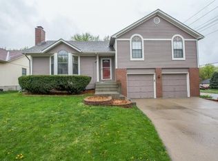 135 E Nelson Cir, Olathe, KS 66061