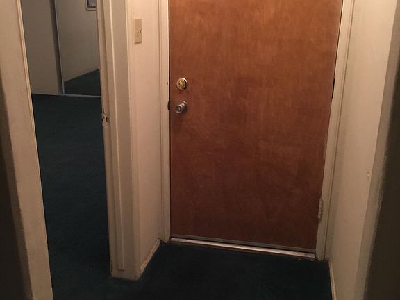 5th image of 327 Riverdale Dr APT 5