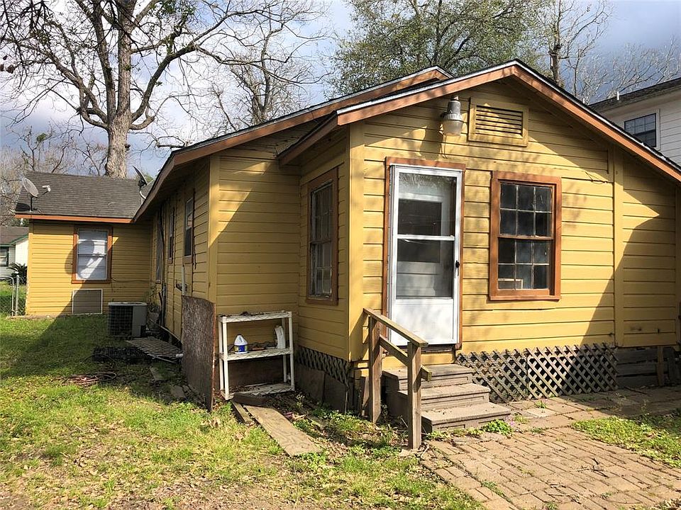1st image of 713 N Avenue D