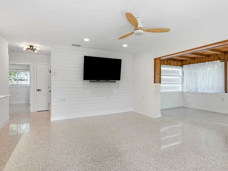2488 Del Rio Way — Photo 6