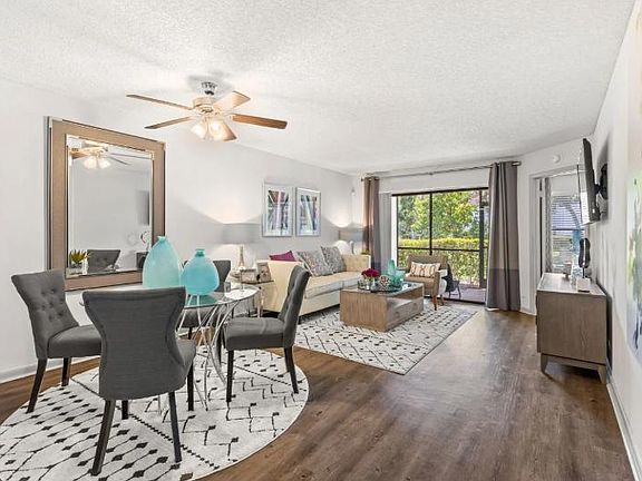 4th image of 808 SW 10th Ln