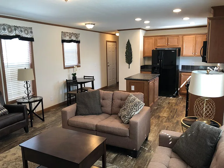 1616 Deerfield Rd SE — Photo 3