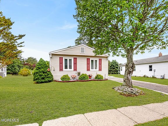 3rd image of 25 Plymouth Drive