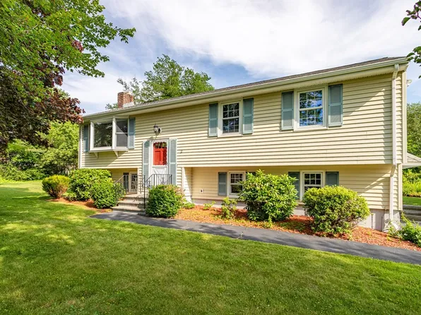 2 Woodridge Rd, Milford, MA 01757