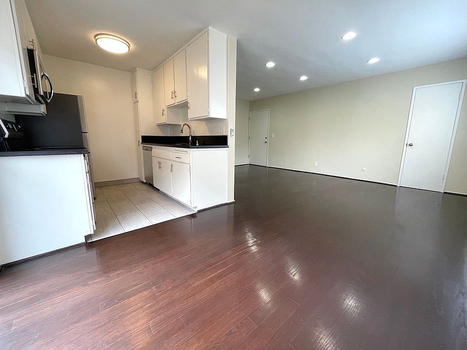 1st image of 1208 N Olive Dr #212