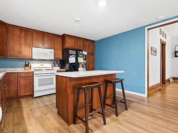 4th image of 313 6th Ave NE