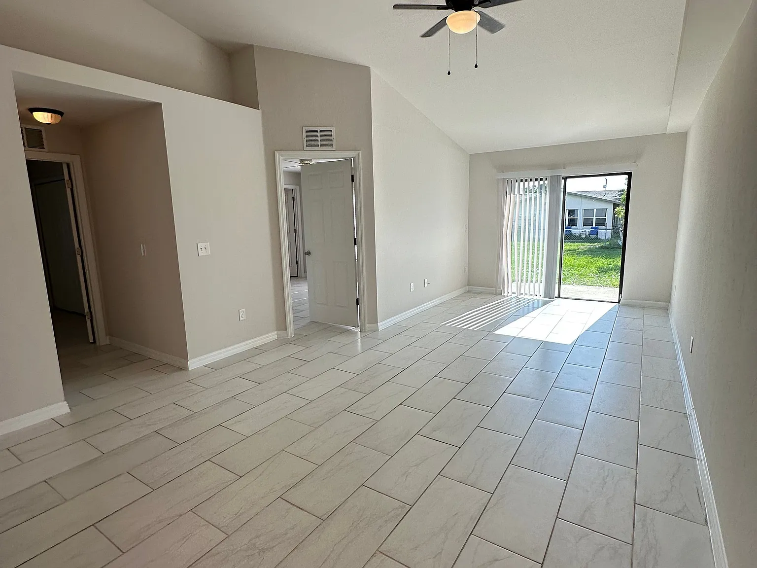 3 bed, 2.0 bath, 1215 sqft, $1,550 — Photo 4