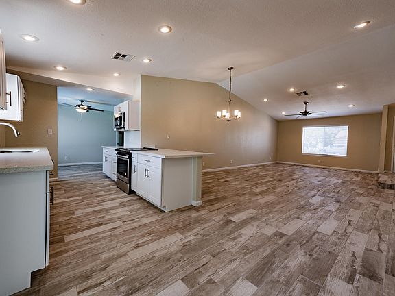 3rd image of 4439 W Shaw Butte Dr