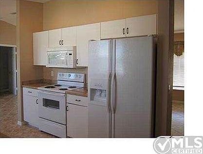 3rd image of 137 SW Thornhill Dr