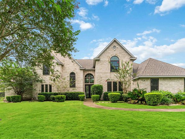 3819 Emerald Lake Dr