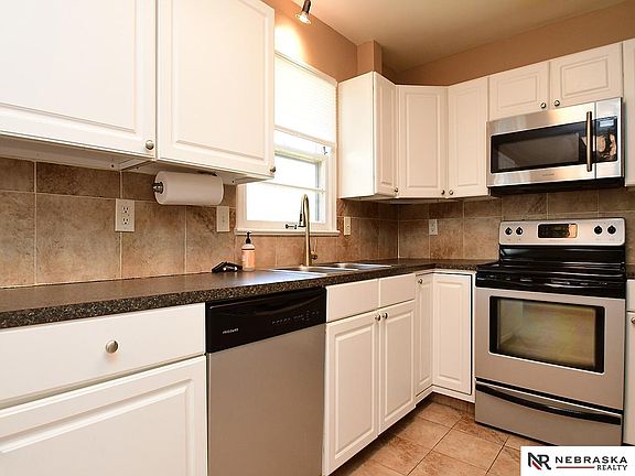 4th image of 8726 Parker St
