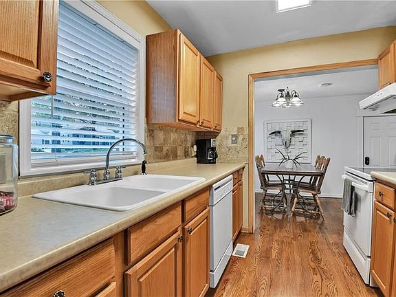 5th image of 4916 W 72nd St