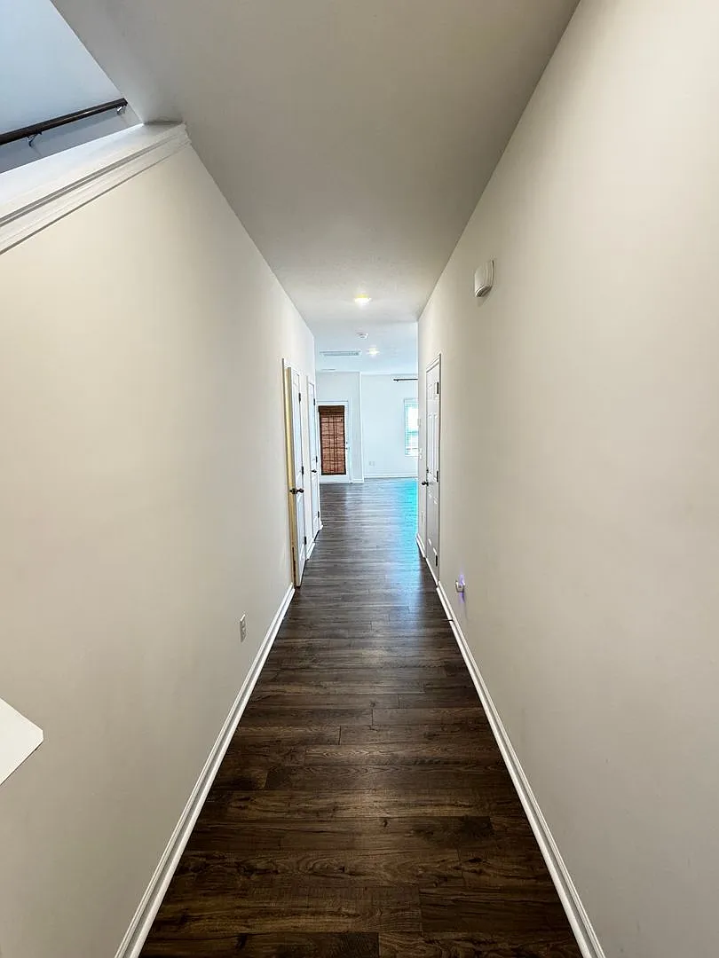 Like New Townhome in Prime Location — Photo 3