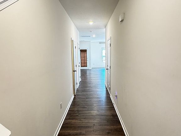 3rd image of 1075 Hammett Rd