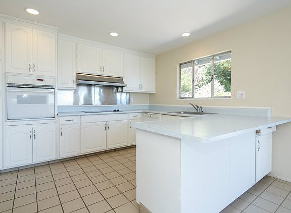 5th image of 866 W Hillsdale Blvd