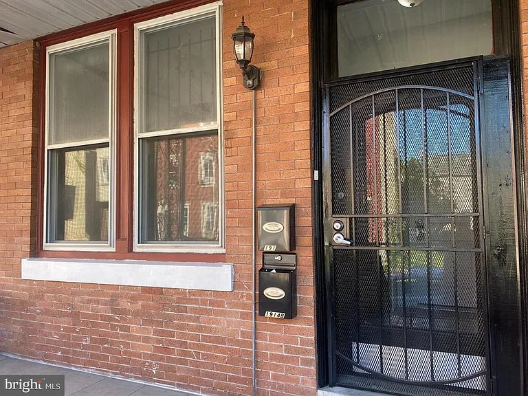 1914 W Berks St — Photo 17