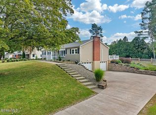 9 Belmonte Ln, Clifton Park, NY 12065