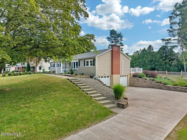 9 Belmonte Lane, Clifton Park, NY 12065