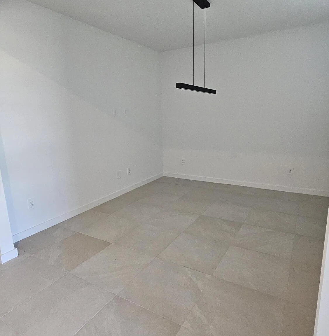5 bed, 3.0 bath, 2645 sqft, $4,800 — Photo 2