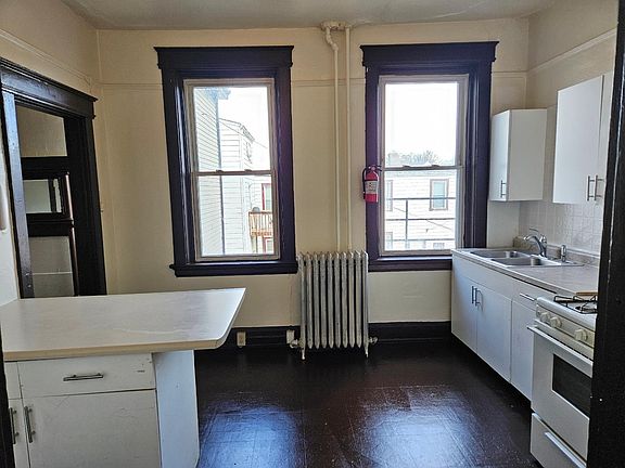 3rd image of 6100 Vine St
