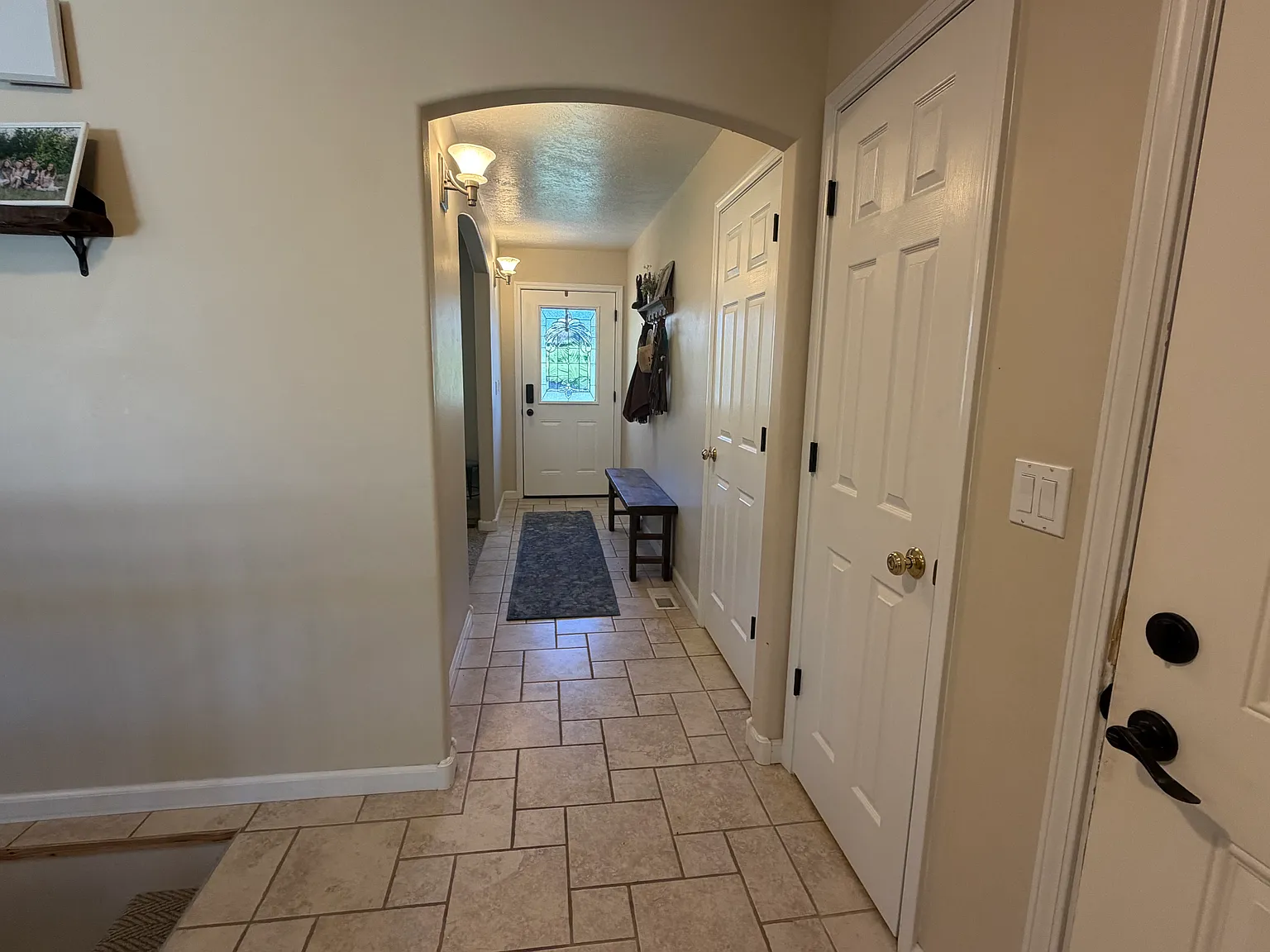 5 bed, 3750 sqft, $3,000 — Photo 2