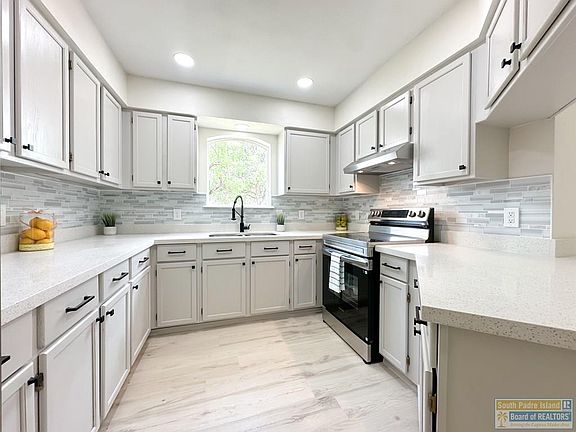 4th image of 1307 Palm Blvd