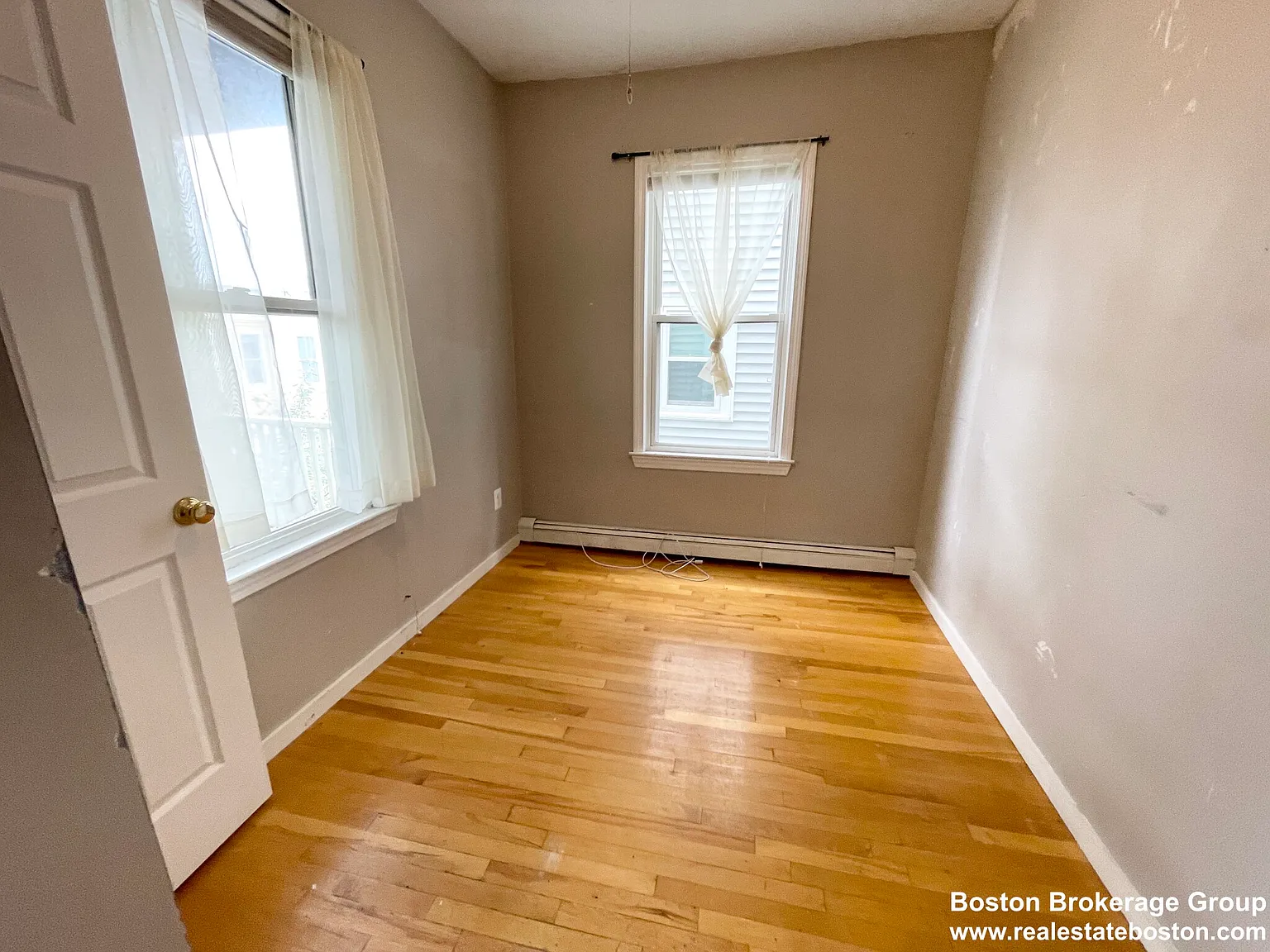 4 bed, 1.5 bath, 1100 sqft, $4,000 — Photo 4