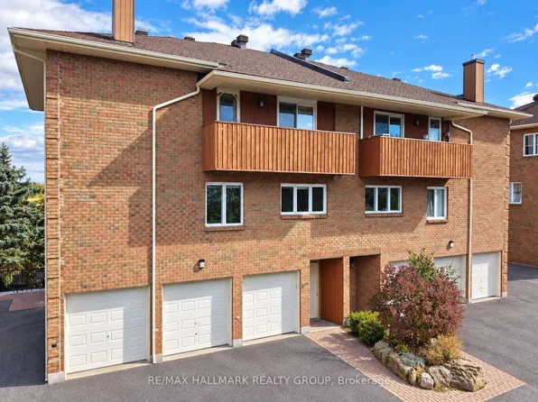 207 Stratas Ct #12, Ottawa, ON K2L 3K5