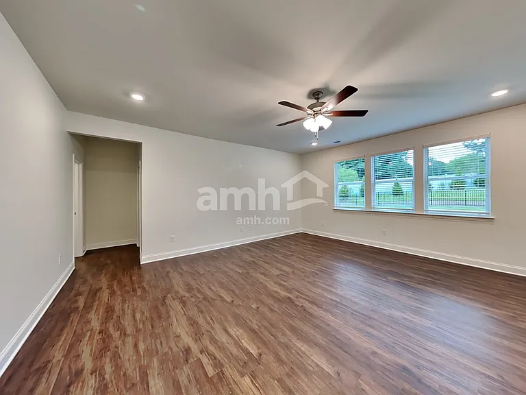 719 Carnaby Ln — Photo 7