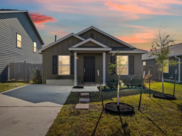 13617 Knights Branch Dr, Elgin, TX 78621