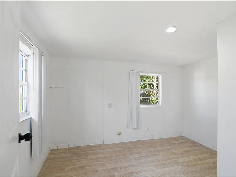 270 SW 10th Ave #1 — Photo 25