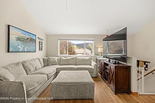382 Summit Dr Photo 1