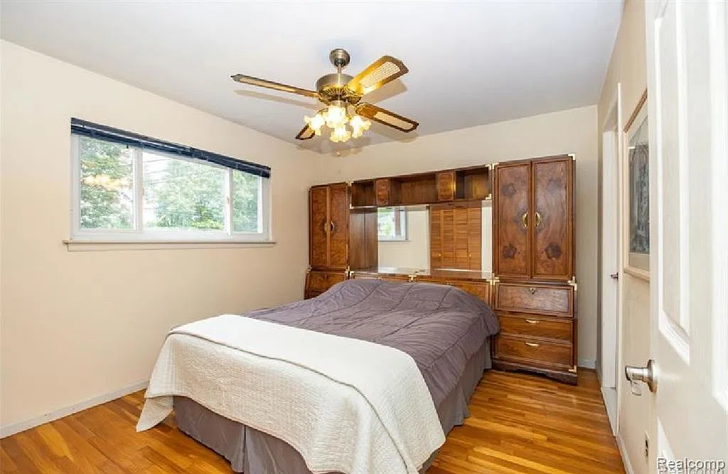 3 bed, 1.5 bath, 2549 sqft, $2,000 — Photo 4