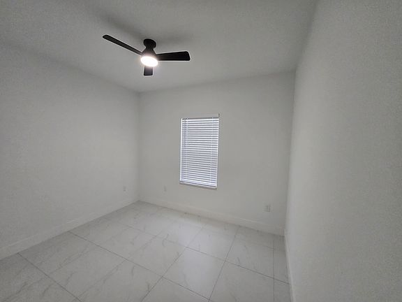 3rd image of 373 Bell Blvd S