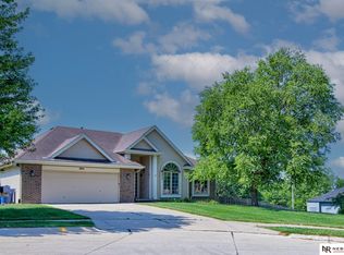 9813 Morrie Cir, Bellevue, NE 68123