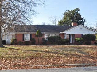 201 Broad Street Dr, Smithville, TN 37166