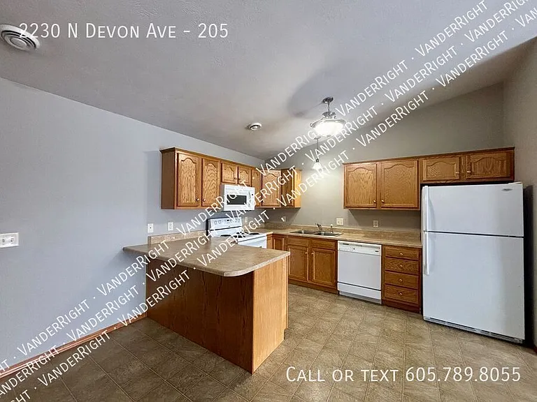 2230 N Devon Ave #205 — Photo 2