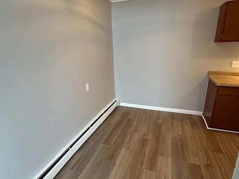 725 16th Ave — Photo 17