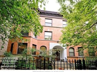 933 W Gordon Ter, Chicago, IL 60613