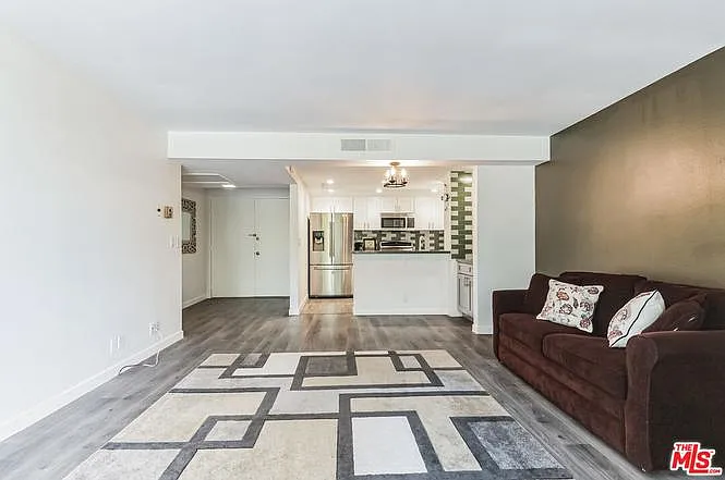 10535 Wilshire Blvd #404 — Photo 15