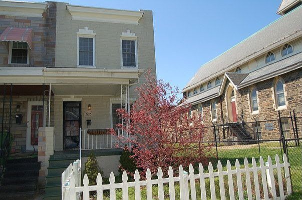 2nd image of 3210 Chestnut Ave