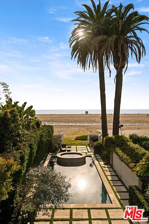 964 Palisades Beach Rd